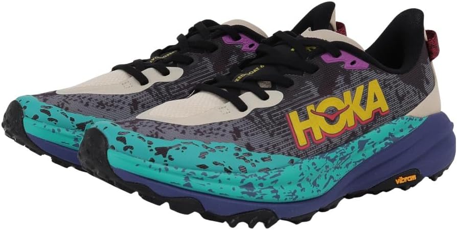 Installation des chaussures HOKA ONE ONE Homme Tige Textile Léger Blanc sur un plancher en bois
